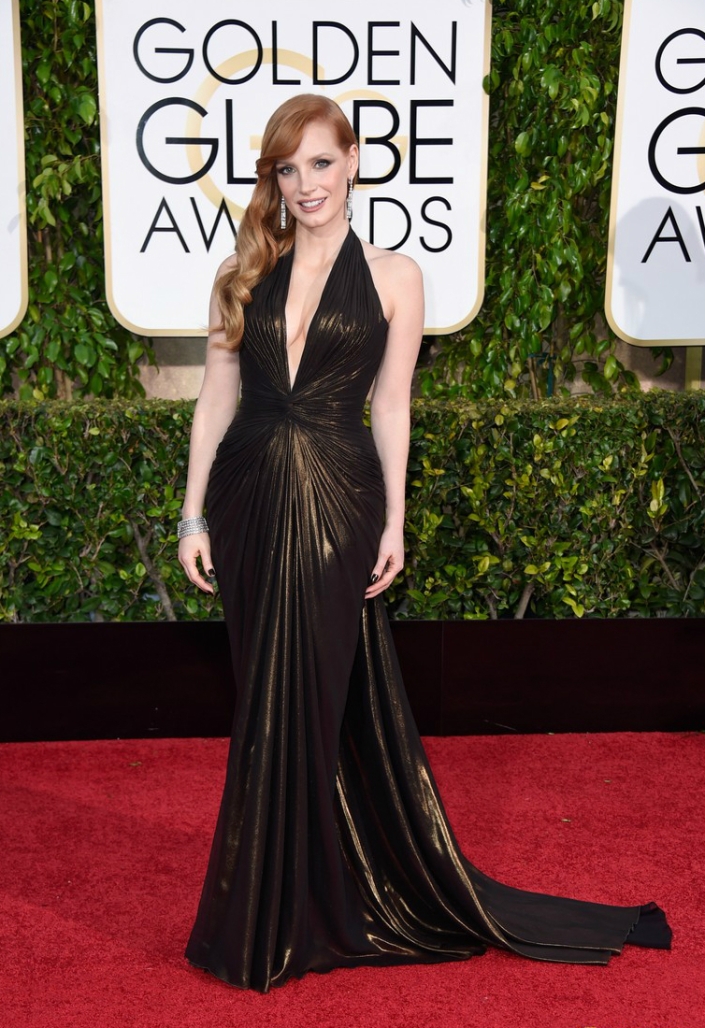 jessica-chastain- is wearing a Atelier Versace dress paired with Piaget jewels